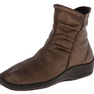 Arcopedico Women's L19 Ankle Boot Size 42 US 11ish